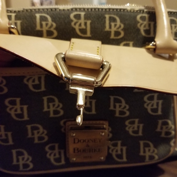 Dooney & Bourke handbag - Picture 2 of 8